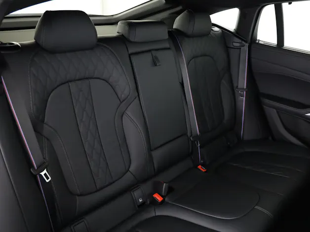 BMW X6 M60i