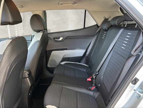 Vehicle image 7 Vehicle image 7