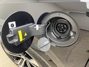 Vehicle image VOLVO XC90 2.0 T8 TE Ultimate Dark 7P. eAWD / ab 3,9% Leasing inkl. 1 Jahr Protect Autoversicherung