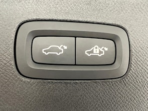 Vehicle image VOLVO XC90 2.0 T8 TE Ultimate Dark 7P. eAWD / ab 3,9% Leasing inkl. 1 Jahr Protect Autoversicherung