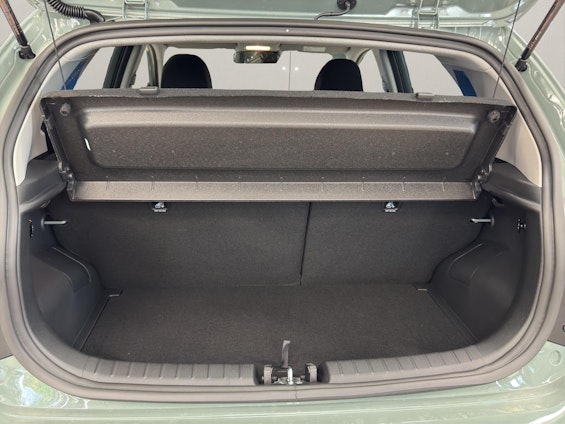 Vehicle image 14 Vehicle image 14