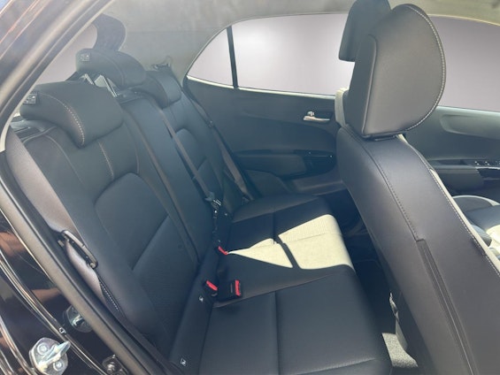 Vehicle image 19 Vehicle image 19