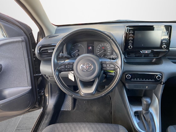 Vehicle image 10