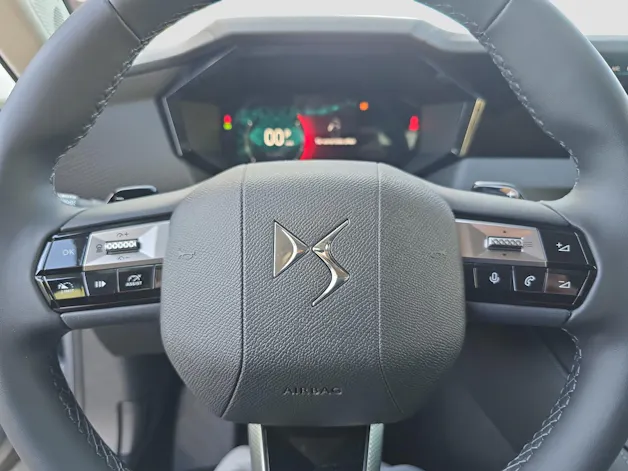 DS Automobiles 4 1.2 Hybrid Pallas