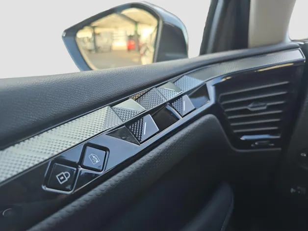 DS Automobiles 4 1.2 Hybrid Pallas