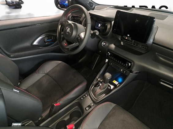 Vehicle image 7