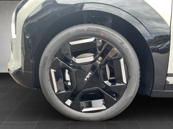 Vehicle image 8 Vehicle image 8