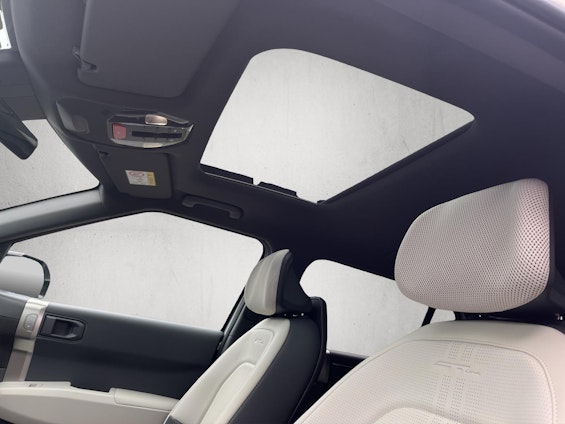 Vehicle image 17 Vehicle image 17