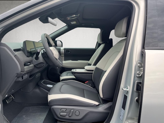 Vehicle image 9 Vehicle image 9