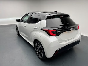 Fahrzeugbild TOYOTA Yaris 1.5 VVT-i HSD Premium