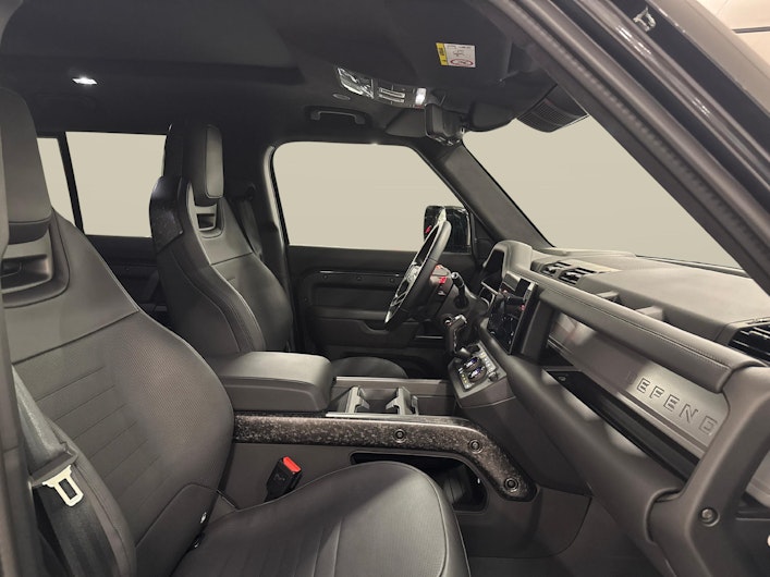 Vehicle image LAND ROVER DEFENDER