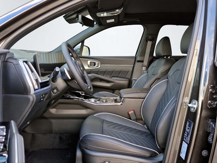 Vehicle image KIA SORENTO