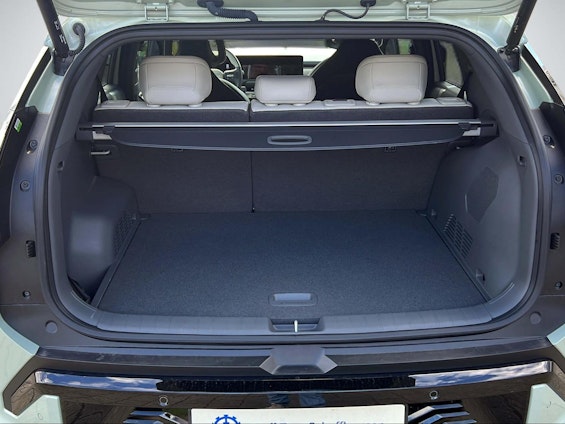 Vehicle image 9 Vehicle image 9