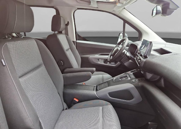 Vehicle image 15 Vehicle image 15