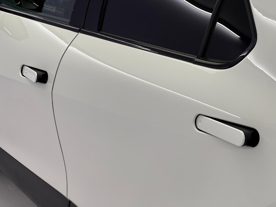 Vehicle image 16 Vehicle image 16