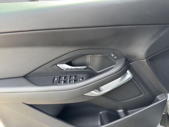 Vehicle image 9 Vehicle image 9