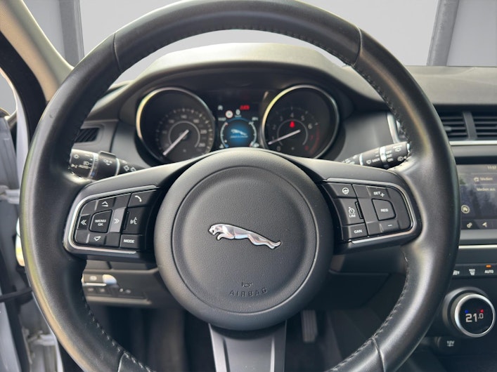 Vehicle image JAGUAR E-PACE