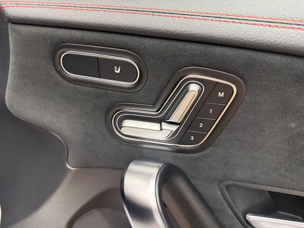 Mercedes-Benz CLA 250 4M - SB - AMG / DISTRONIC / Rückfahrkamera / Memory / Multibeam LED