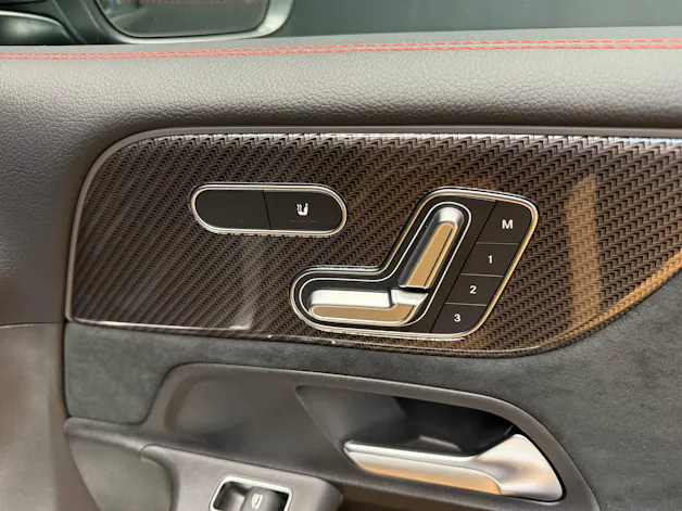 Mercedes-Benz GLB 220 d 4M - AMG / DISTRONIC / Rückfahrkamera / AHK / Memory