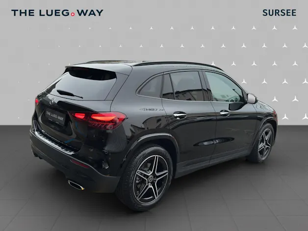 Mercedes-Benz GLA 180 7G-DCT