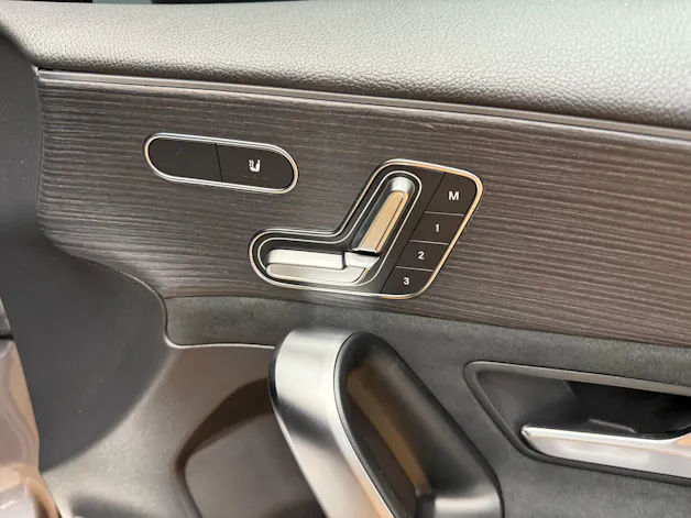 Mercedes-Benz A 250 4M - AMG / DISTRONIC / 360 Grad Kamera / Memory / MSI+