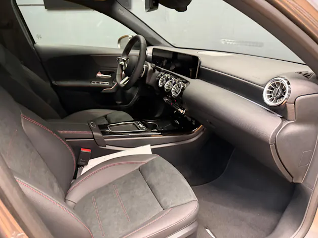 Mercedes-Benz A 250 4M - AMG / DISTRONIC / 360 Grad Kamera / Memory / MSI+