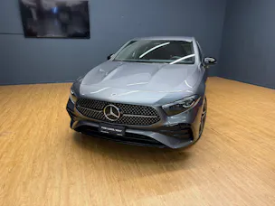 Mercedes-Benz A 250 4M - AMG / DISTRONIC / 360 Grad Kamera / Memory / MSI+
