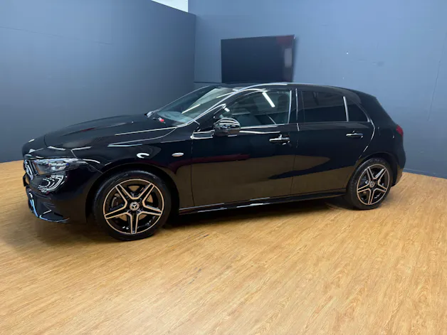 Mercedes-Benz A 250 e EQ Star / DISTRONIC / 360 Grad Kamera / Multibeam LED / Spiegel-Paket