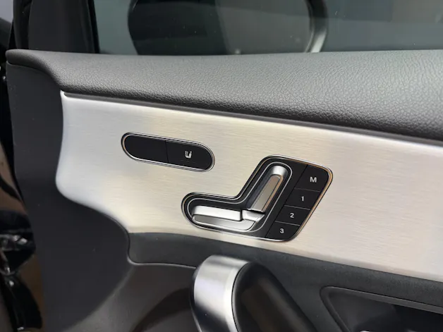 Mercedes-Benz A 250 e EQ Star / DISTRONIC / 360 Grad Kamera / Multibeam LED / Spiegel-Paket