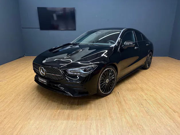 Mercedes-Benz CLA 200 - AMG / DISTRONIC / 360 Grad Kamera / AHK / Spiegel-Paket