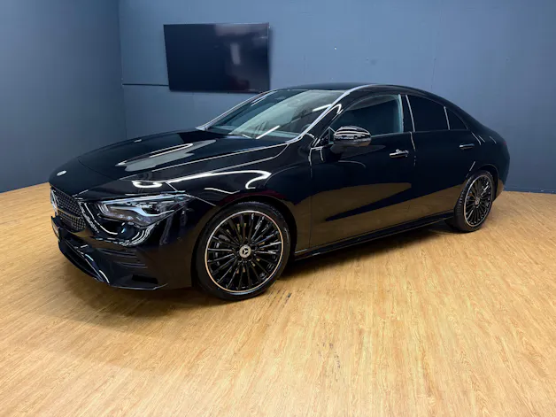 Mercedes-Benz CLA 200 - AMG / DISTRONIC / 360 Grad Kamera / AHK / Spiegel-Paket