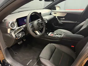 Mercedes-Benz CLA 200 - AMG / DISTRONIC / 360 Grad Kamera / AHK / Spiegel-Paket