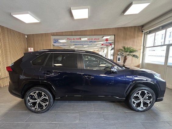 First vehicle image