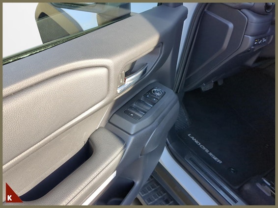 Vehicle image 11 Vehicle image 11