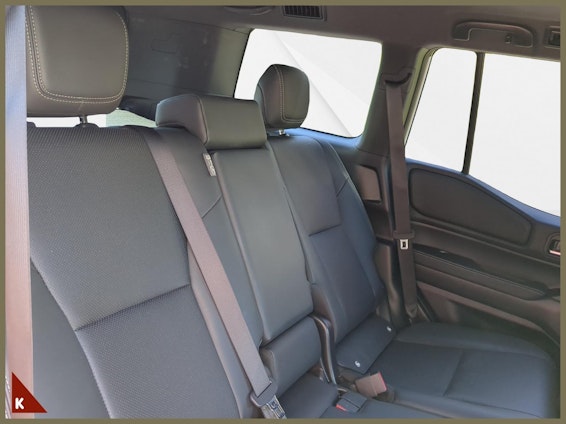 Vehicle image 18 Vehicle image 18