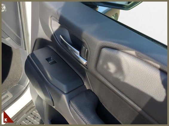 Vehicle image 16 Vehicle image 16