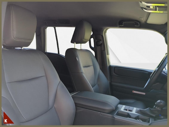 Vehicle image 17 Vehicle image 17