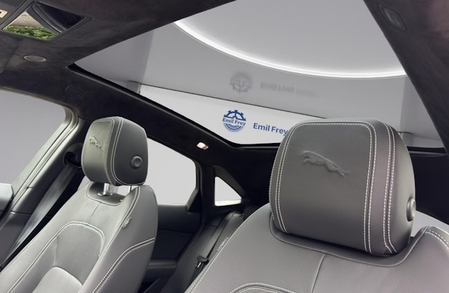 Vehicle image 16 Vehicle image 16