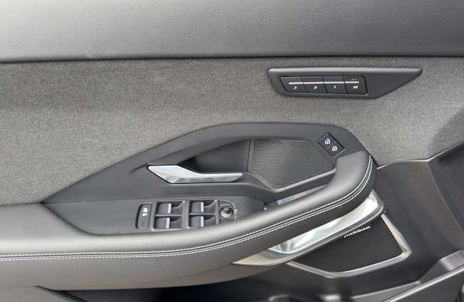 Vehicle image 9 Vehicle image 9