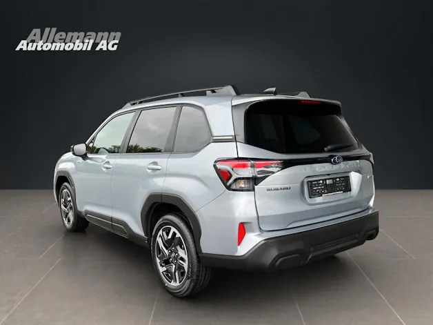 Subaru Forester Station 2.0i e-Boxer Swiss Plus