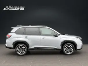 Subaru Forester Station 2.0i e-Boxer Swiss Plus