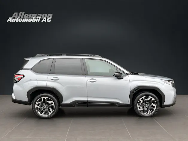 Subaru Forester Station 2.0i e-Boxer Swiss Plus
