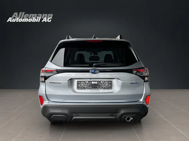 Subaru Forester Station 2.0i e-Boxer Swiss Plus