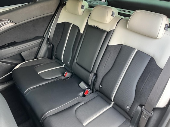 Vehicle image 10 Vehicle image 10