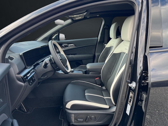 Vehicle image 8 Vehicle image 8