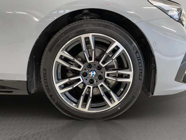 BMW 520d xDrive 48V Touring