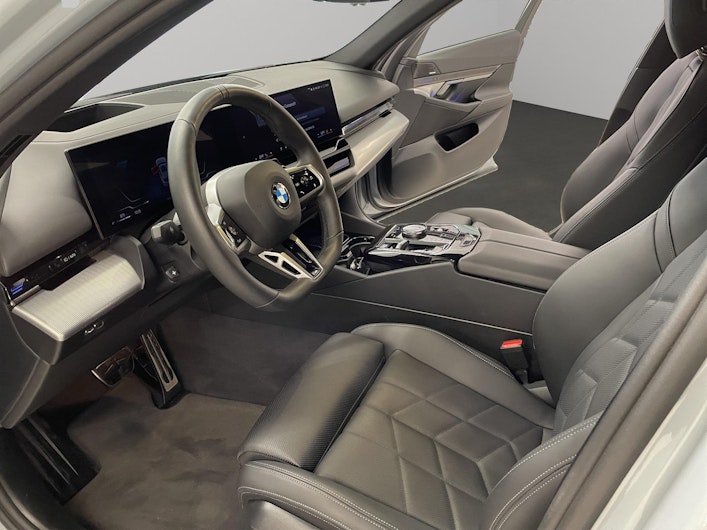 Vehicle image BMW 5 SERIES