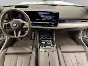 Vehicle image BMW 520d xDrive Touring