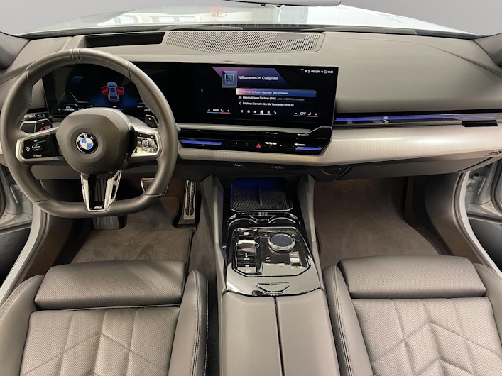 Vehicle image BMW 5 SERIES