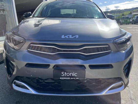 First vehicle image